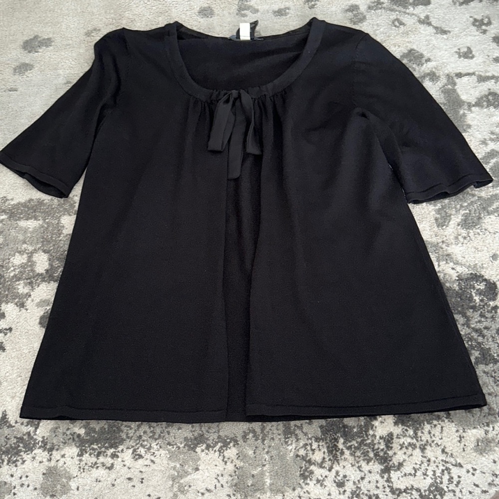 Willi Smith Short sleeve knit black blouse jacket with tie front